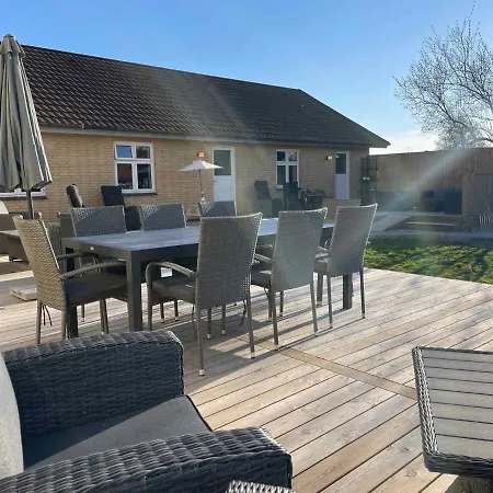 Ferielejlighed 1 Og Morgenmad Apartment Åkirkeby